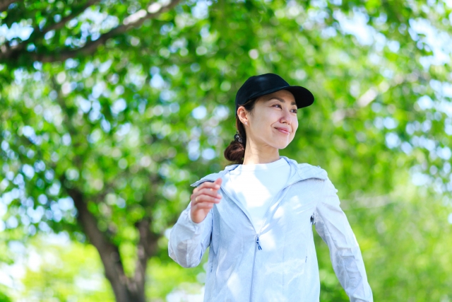 歩くだけで健康は変わる？正しく続けるためのポイント